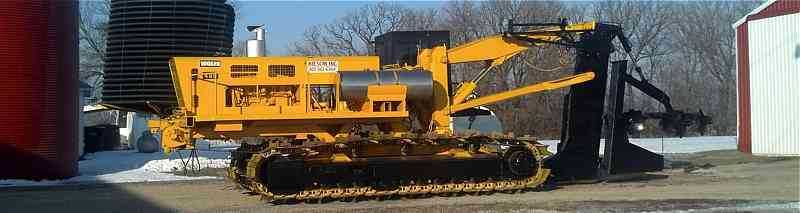 field drainage trencher for installing drain tiles